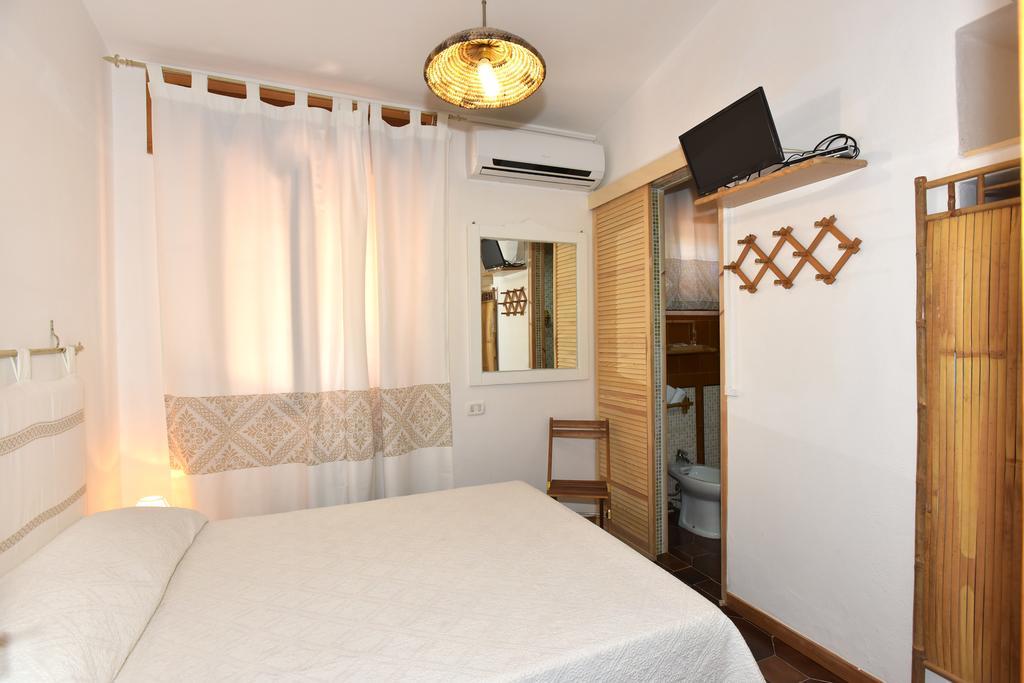 Bed & Breakfast Yin & Yang San Pantaleo Exterior photo