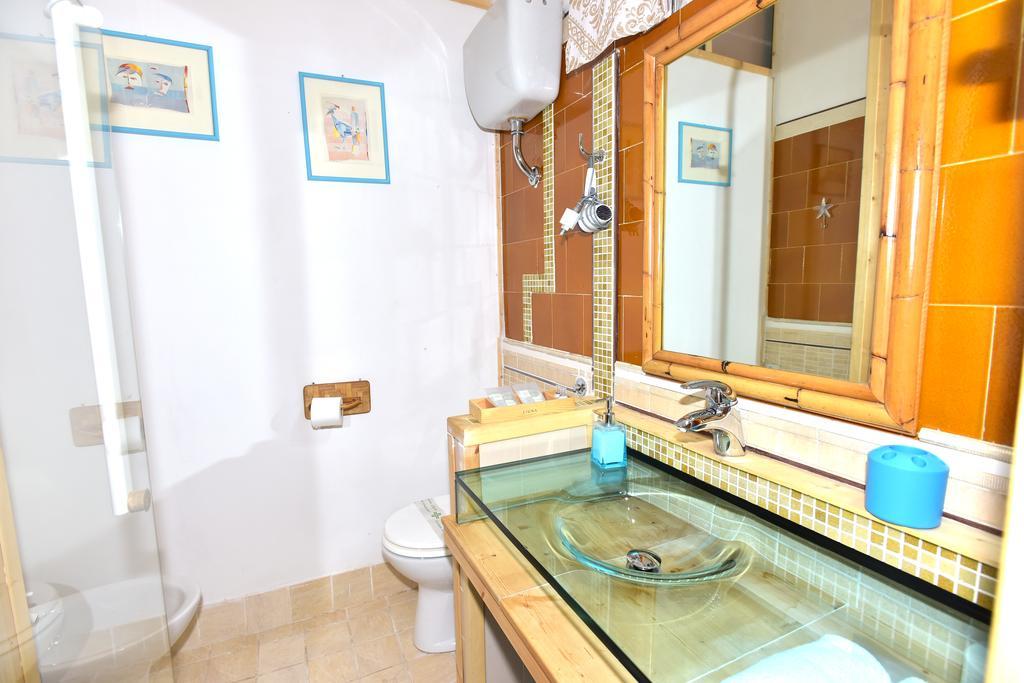 Bed & Breakfast Yin & Yang San Pantaleo Exterior photo