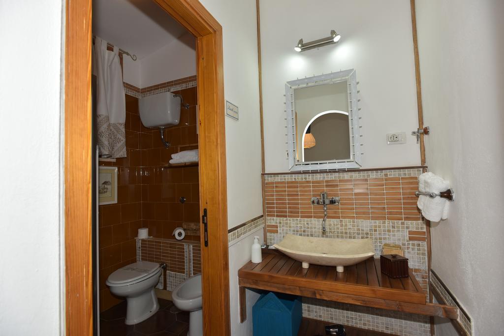 Bed & Breakfast Yin & Yang San Pantaleo Exterior photo