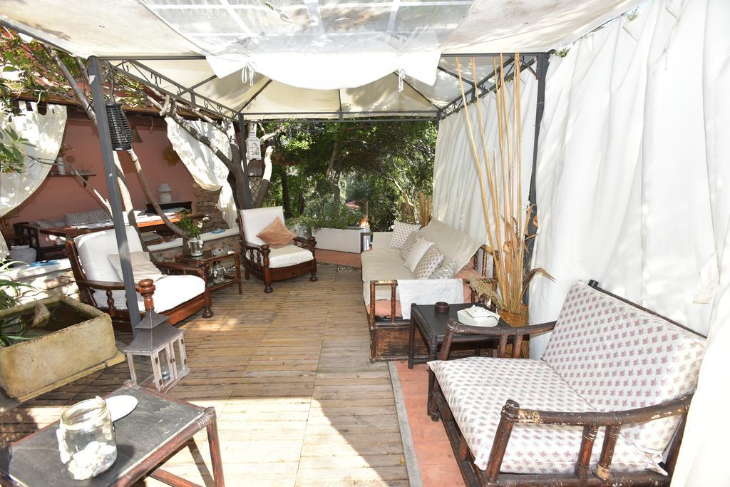 Bed & Breakfast Yin & Yang San Pantaleo Exterior photo