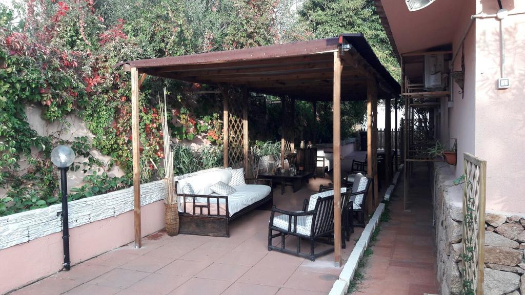 Bed & Breakfast Yin & Yang San Pantaleo Exterior photo