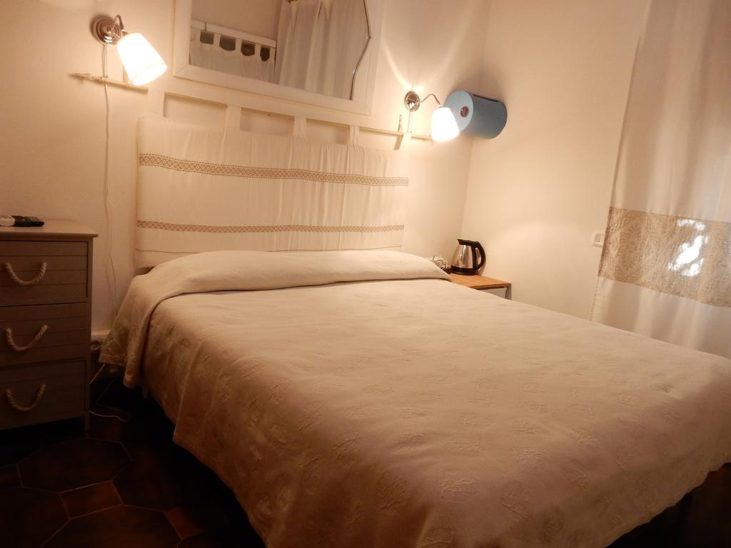 Bed & Breakfast Yin & Yang San Pantaleo Exterior photo