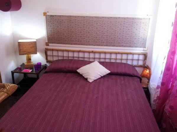 Bed & Breakfast Yin & Yang San Pantaleo Exterior photo