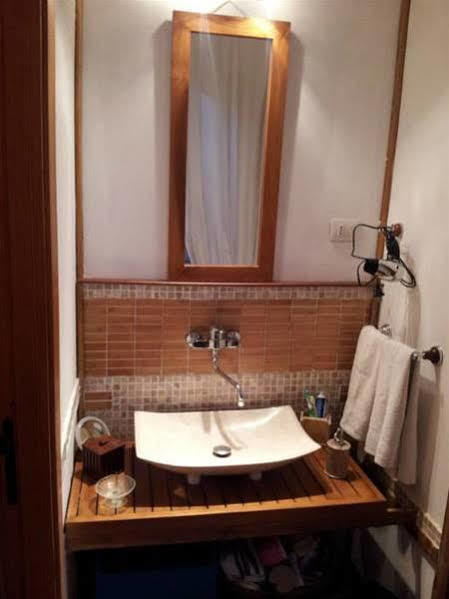 Bed & Breakfast Yin & Yang San Pantaleo Exterior photo