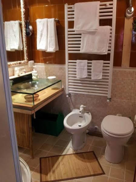 Bed & Breakfast Yin & Yang San Pantaleo Exterior photo